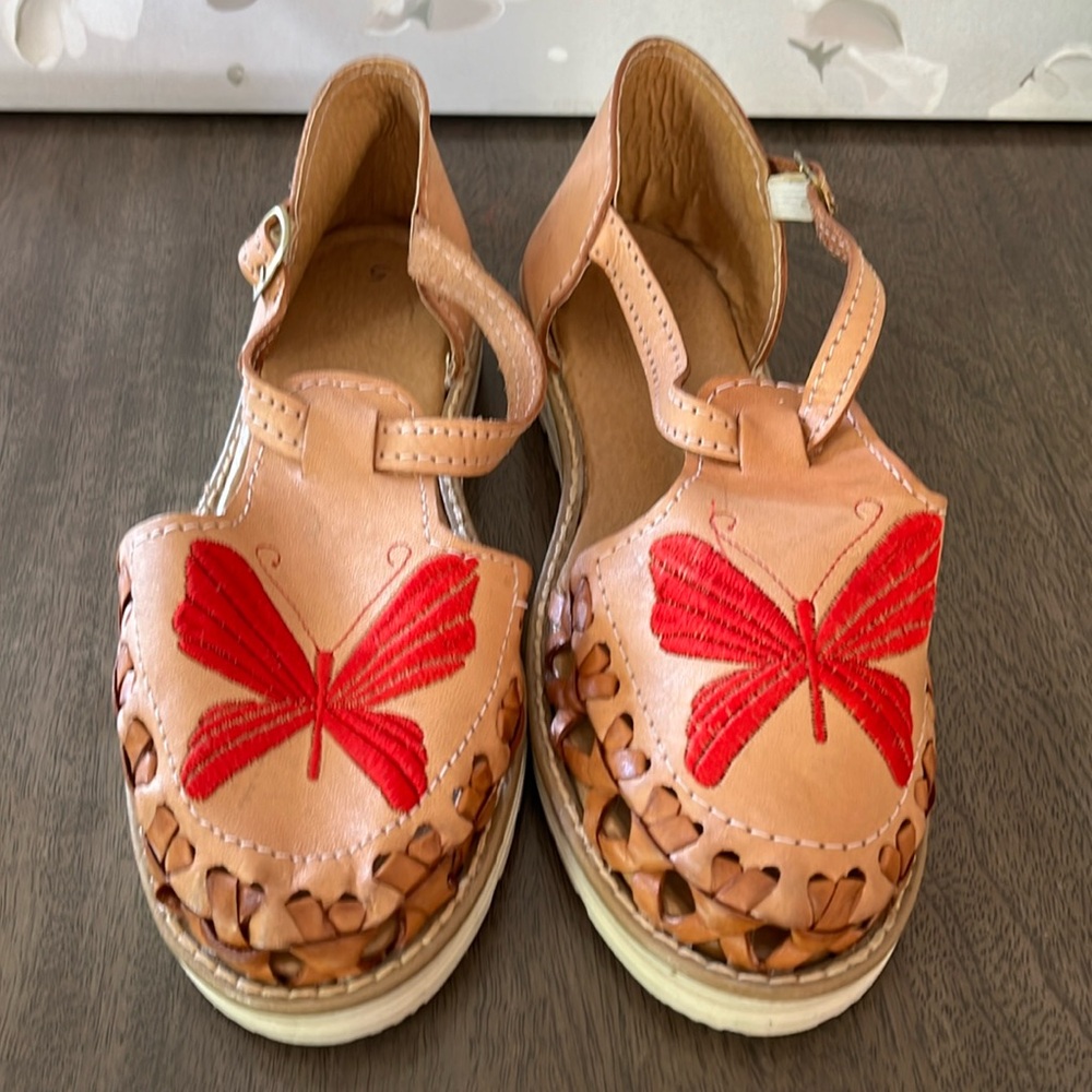 Butterfly Leather Hurache With Strap Sz 8 / EUR 39 / 25 Mex Made in Mexico